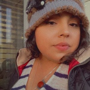 Meet your Posher, Julniza